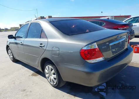 2005 Toyota Camry Le z USA, uszkodzony, nr VIN 4T1BE32K25U603697